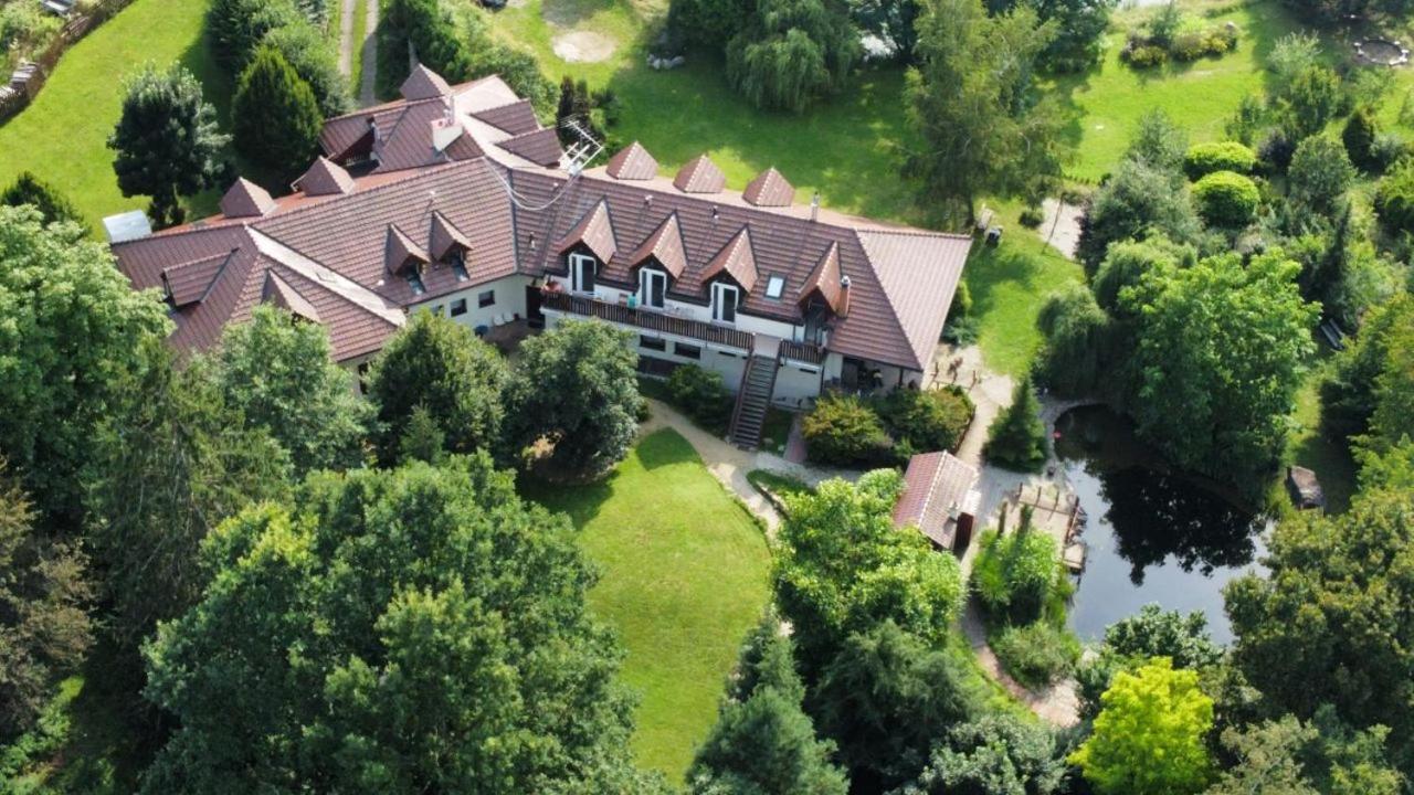 Ivanek Guest House Zvíkovské Podhradí Exteriör bild