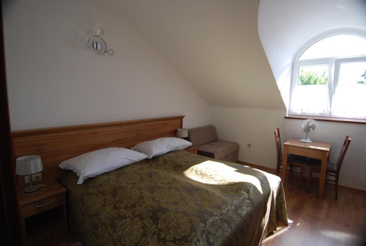 Ivanek Guest House Zvíkovské Podhradí Exteriör bild